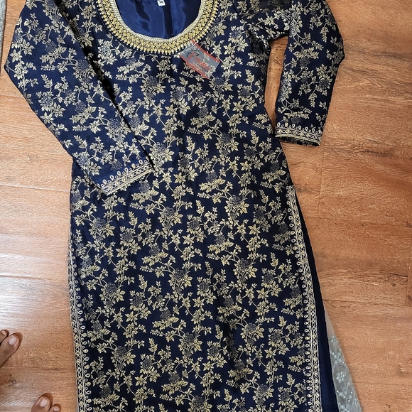 Pakistani sharara dress (3 pc) - Picture 3 of 9